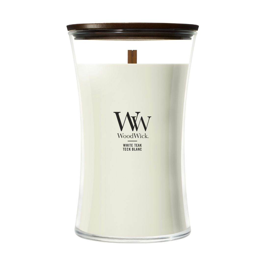Candela WoodWick White Teak grande in vaso di vetro con coperchio in legno.