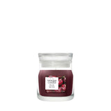 Candela Yankee Candle Black Cherry piccola in giara di vetro con etichetta frontale.