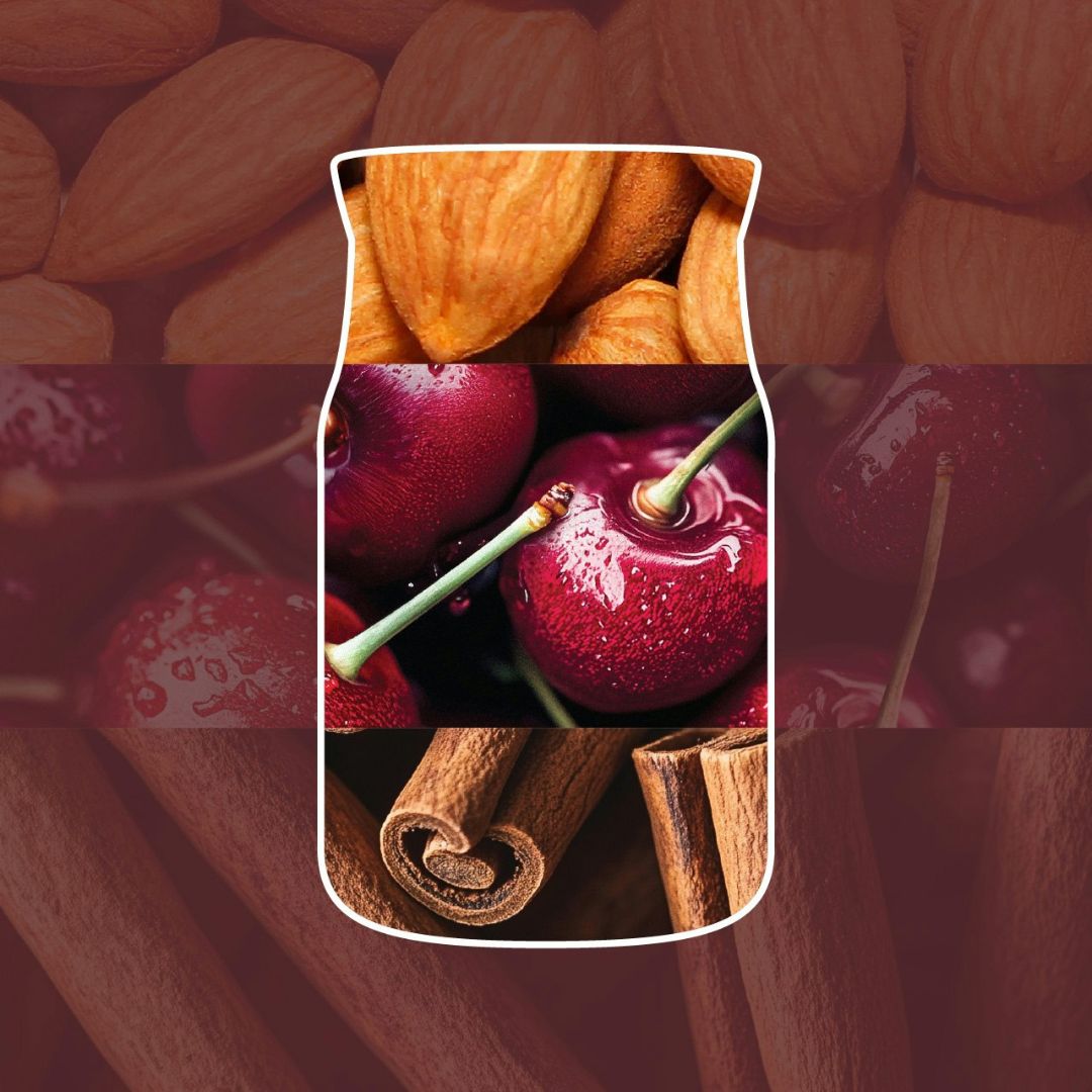 Collage con mandorle, ciliegie rosse e stecche di cannella che richiamano la fragranza della candela.