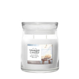 Candela Yankee Candle A Calm & Quiet Place media in giara di vetro.