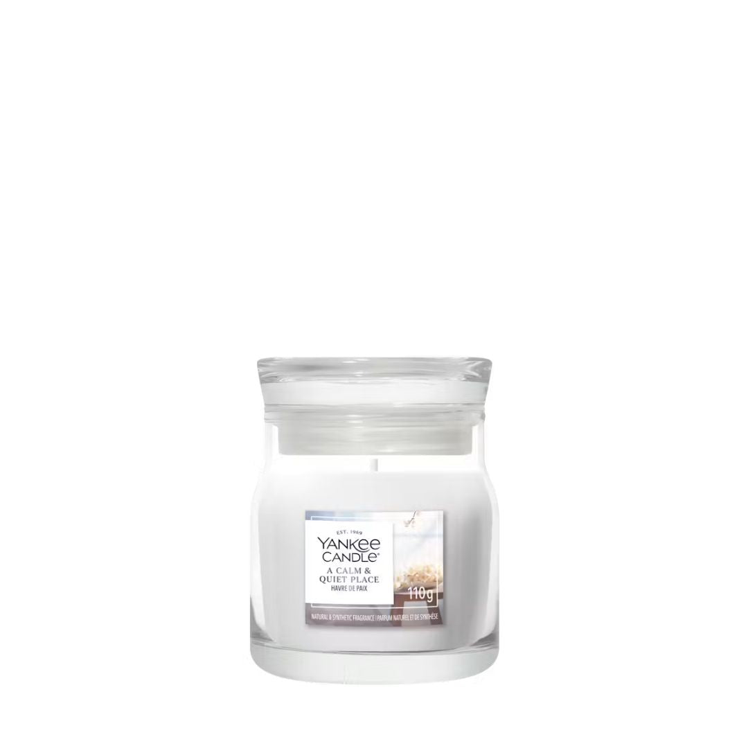 Candela Yankee Candle A Calm & Quiet Place piccola in giara di vetro.