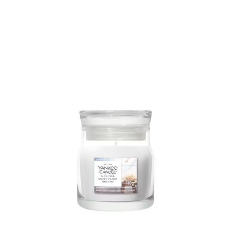 Candela Yankee Candle A Calm & Quiet Place piccola in giara di vetro.