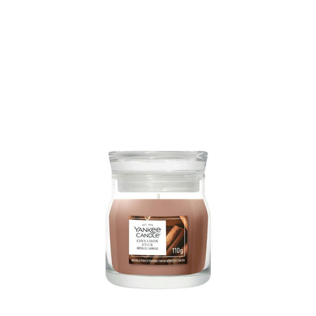 Candela Yankee Candle Cinnamon Stick piccola in giara di vetro con etichetta frontale.