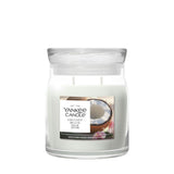 Candela Yankee Candle Coconut Beach media in giara di vetro.