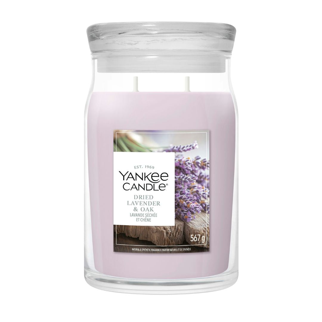 Candela Yankee Candle Dried Lavender & Oak grande in giara di vetro.