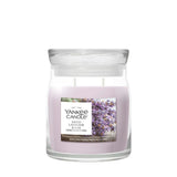 Candela Yankee Candle Dried Lavender & Oak media in giara di vetro.