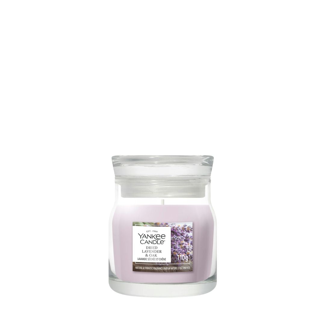 Candela Yankee Candle Dried Lavender & Oak piccola in giara di vetro.
