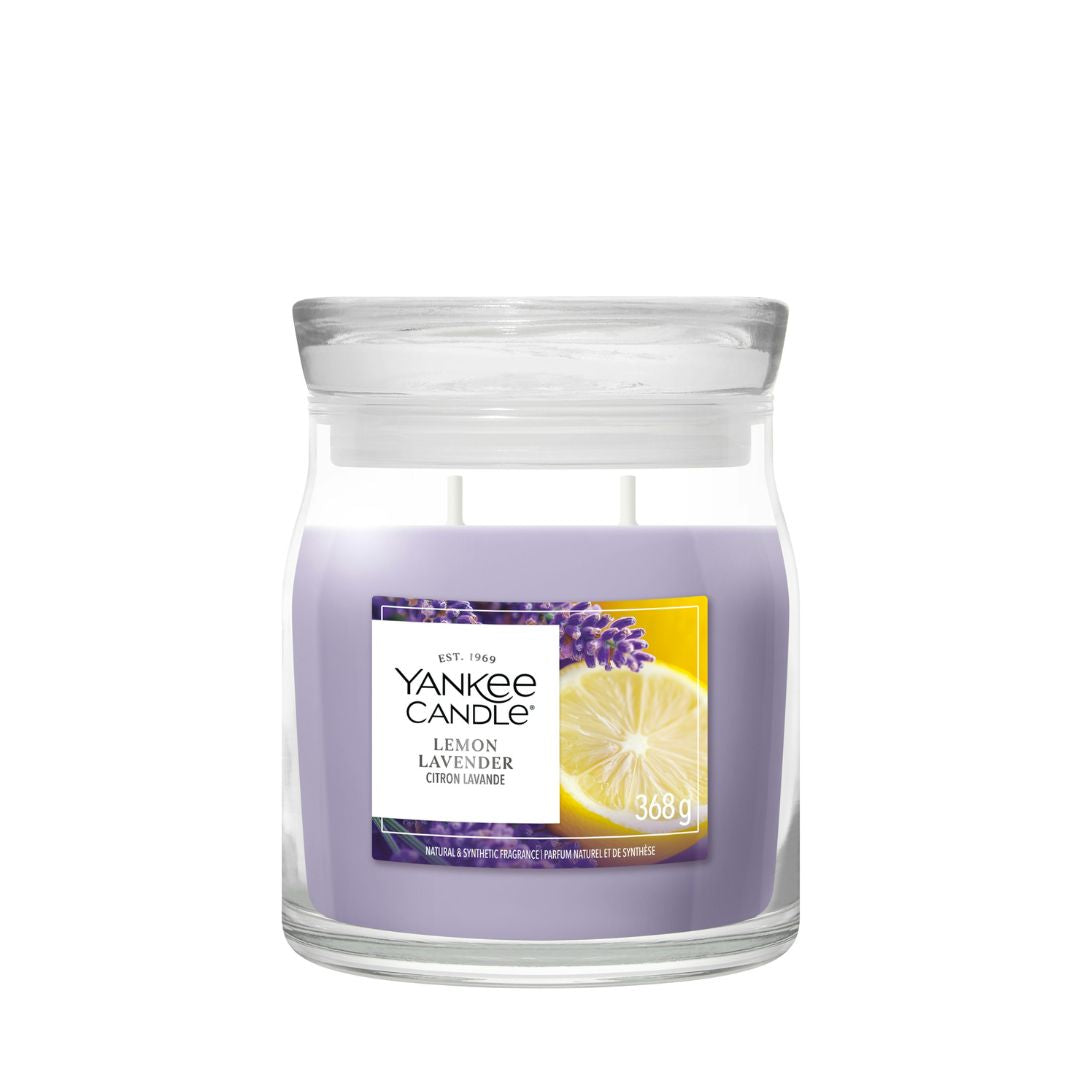 Candela Yankee Candle Lemon Lavender media in giara di vetro.