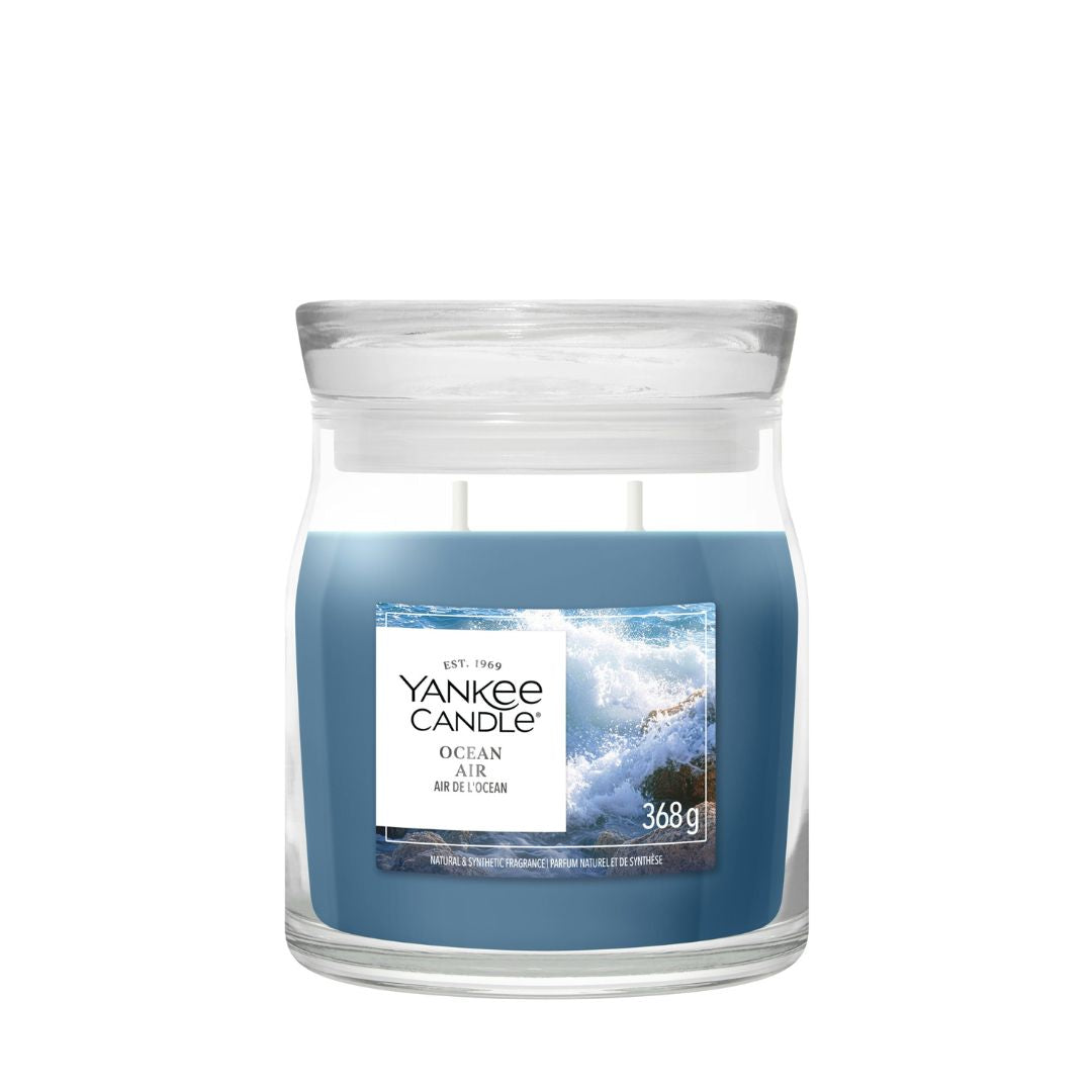 Candela Yankee Candle Ocean Air media in giara di vetro con etichetta.