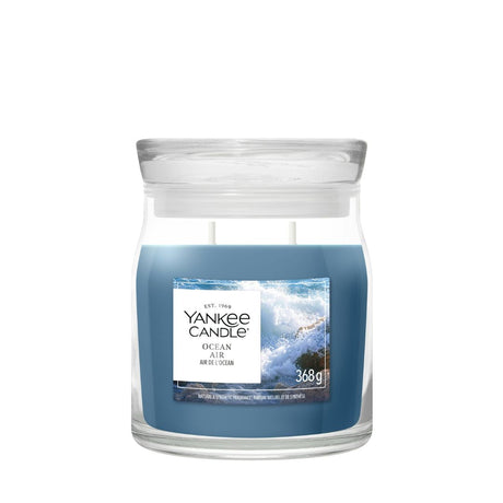 Candela Yankee Candle Ocean Air media in giara di vetro con etichetta.