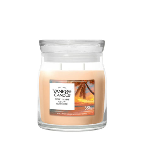 Candela Yankee Candle Pink Sands Glow media in giara di vetro.
