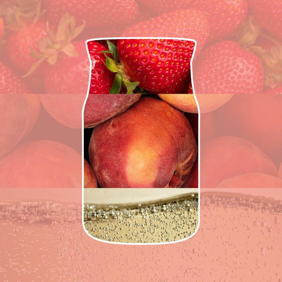Collage con fragole, pesche e bollicine di prosecco che richiama la profumazione della candela.