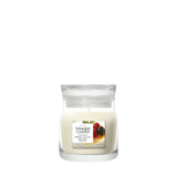 Candela Yankee Candle Vanilla Crème Brûlée piccola in giara di vetro.