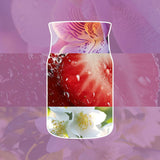 Collage con orchidea viola, fragola rossa e fiori bianchi che richiama la profumazione della candela.