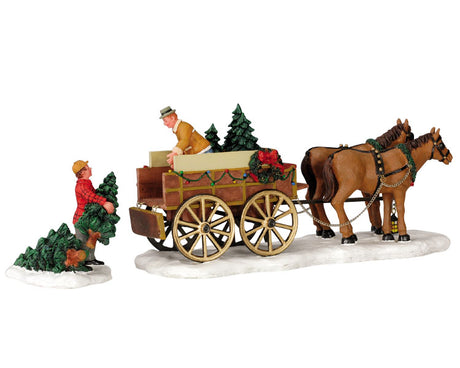 Christmas Tree Wagon 43451 - Set di due personaggi Lemax: due uomini caricano abeti di Natale su un carro trainato da due cavalli.