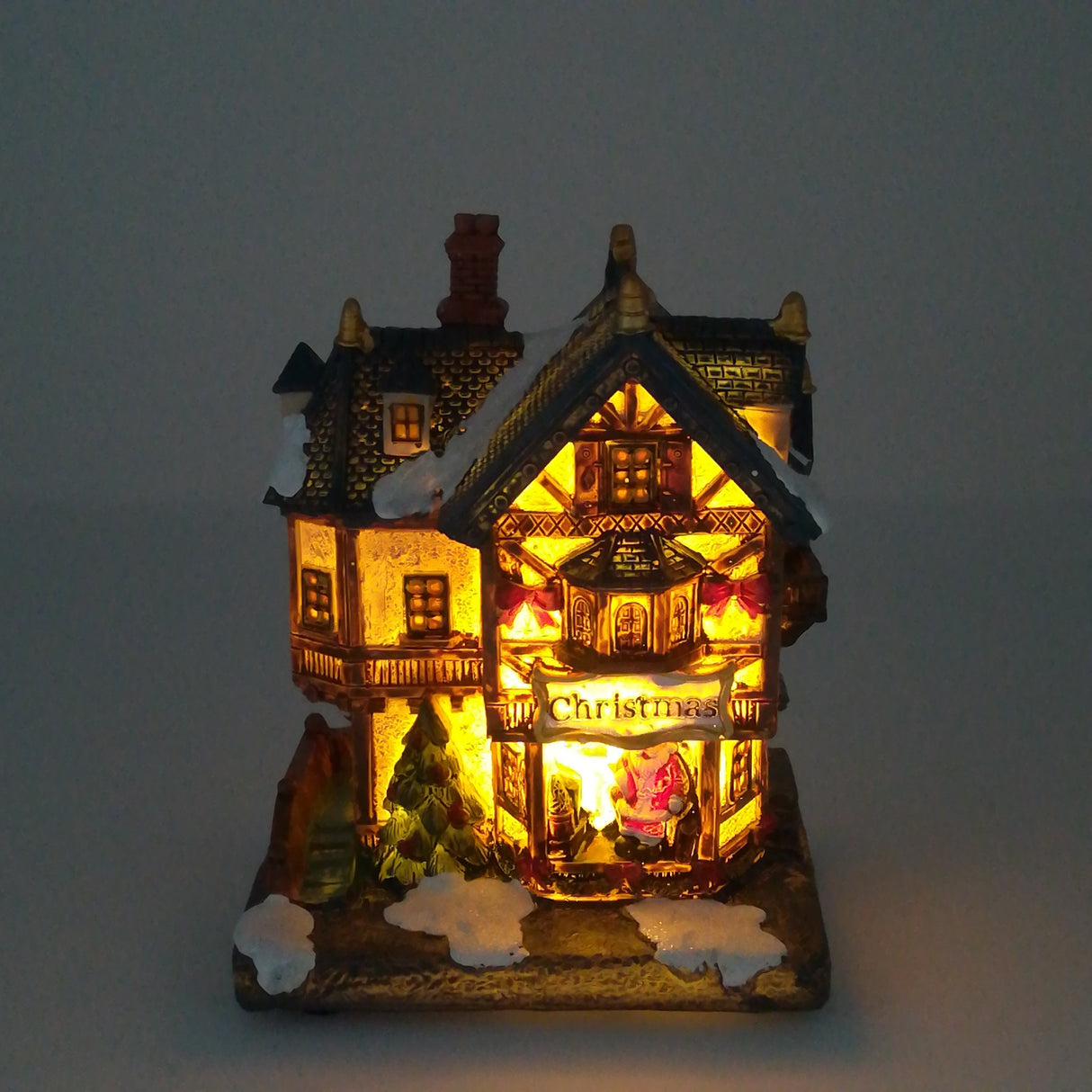 Casetta di Natale illuminata con Babbo Natale a Batteria Paesaggi e Scene Natalizie Garden Team