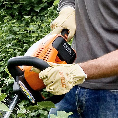 Kit Tagliasiepi STIHL HSA 56 con Batteria e Caricabatteria