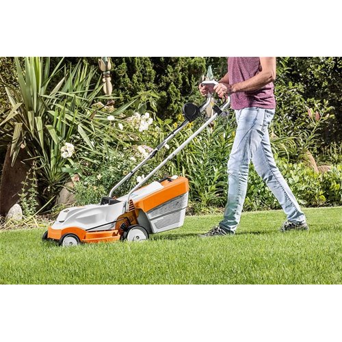 Rasatrice Tosaerba STIHL RMA 235 con Batteria e Caricabatteria